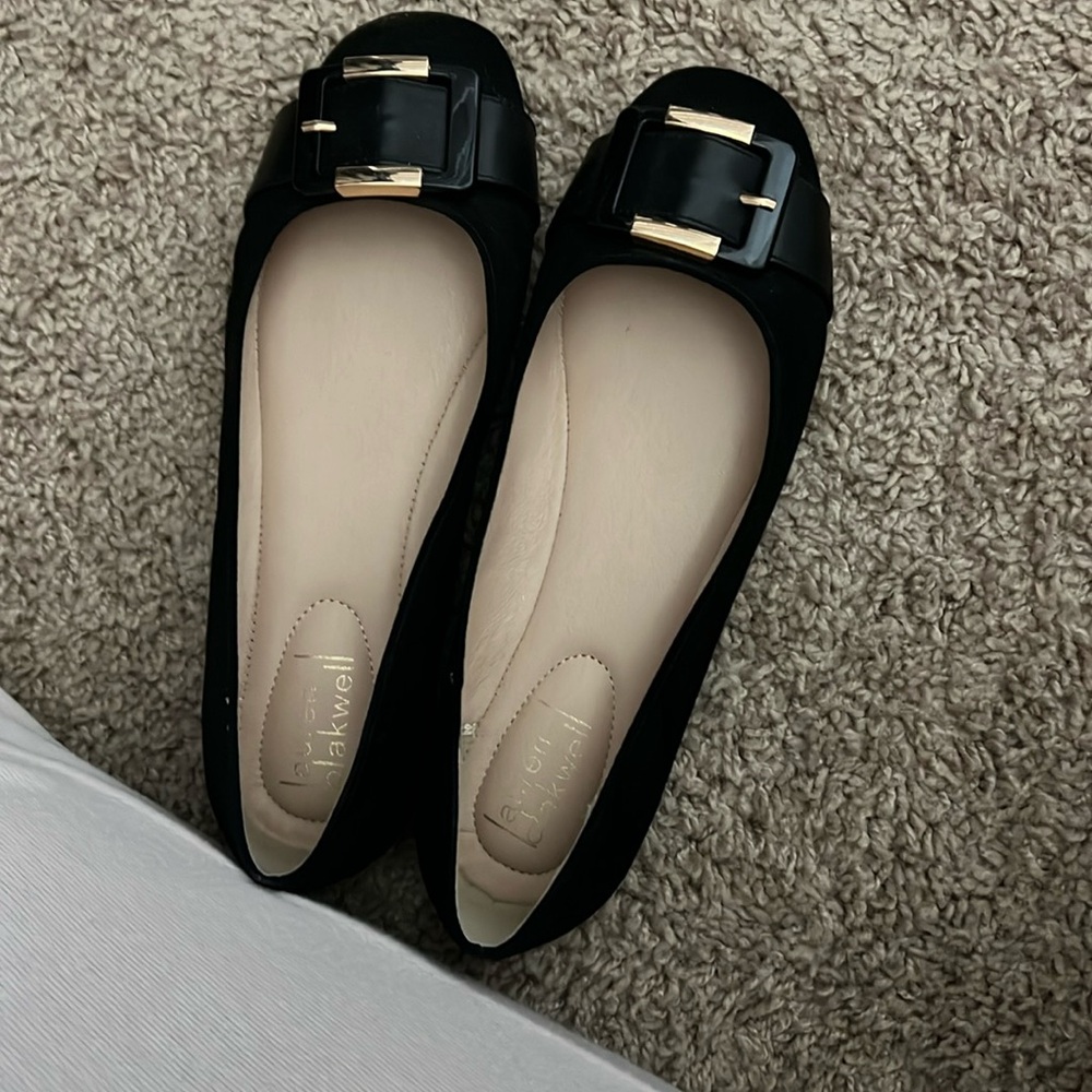 Flat shoe never worn